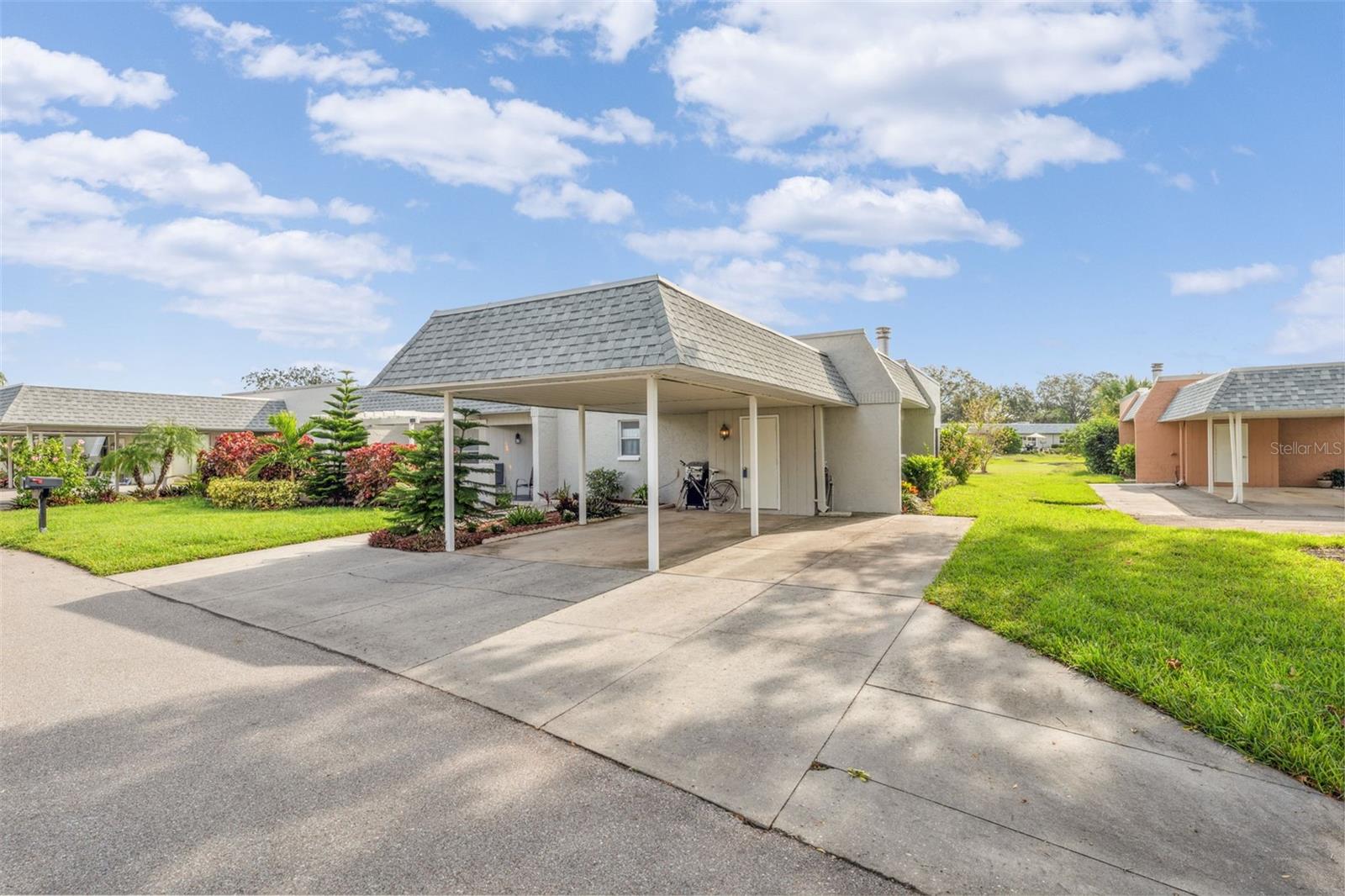 Image 4 of 84 For 3942 Trophy Boulevard