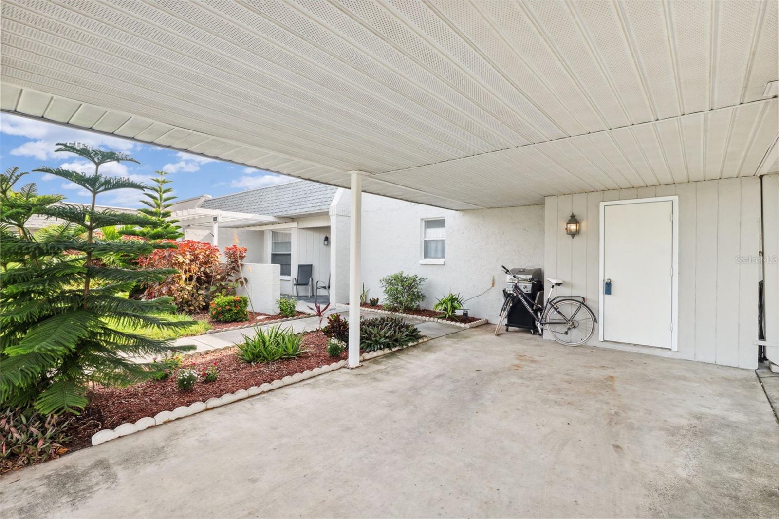 Image 5 of 84 For 3942 Trophy Boulevard