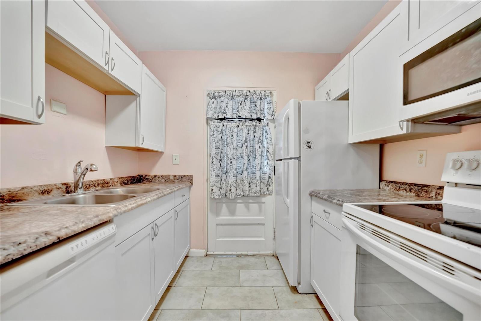 Image 11 of 21 For 2 Fernwood Avenue 16