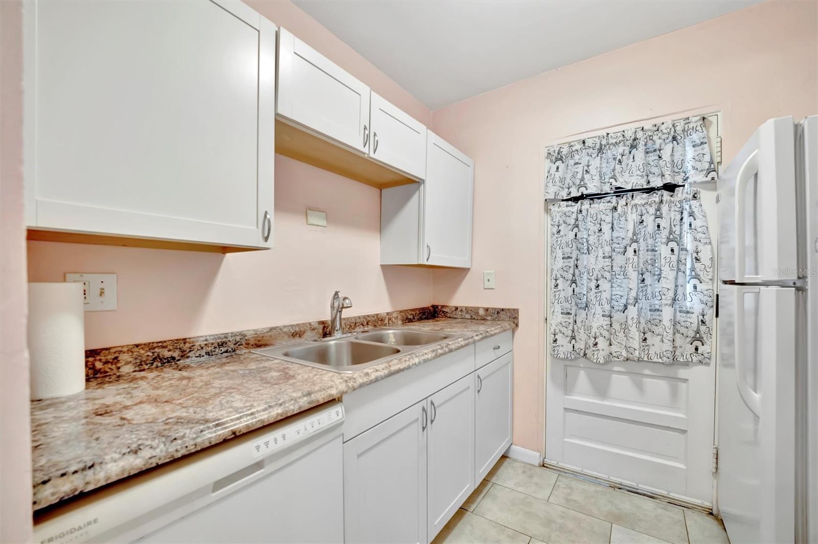 Image 12 of 21 For 2 Fernwood Avenue 16
