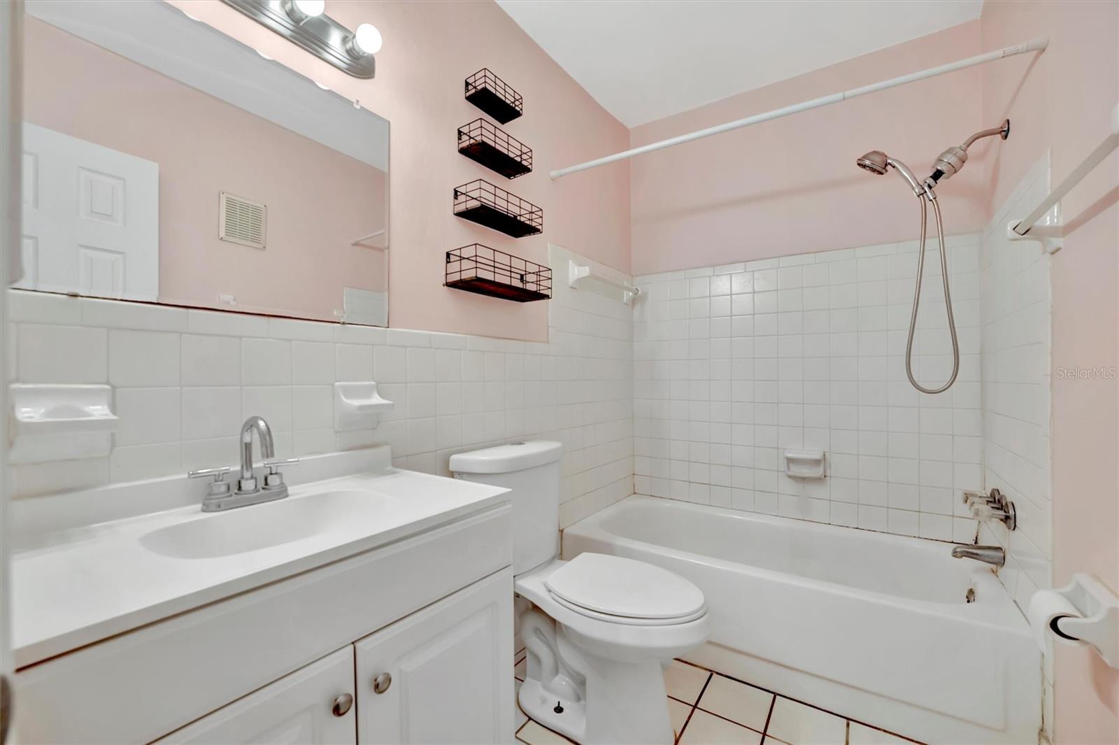 Image 18 of 21 For 2 Fernwood Avenue 16