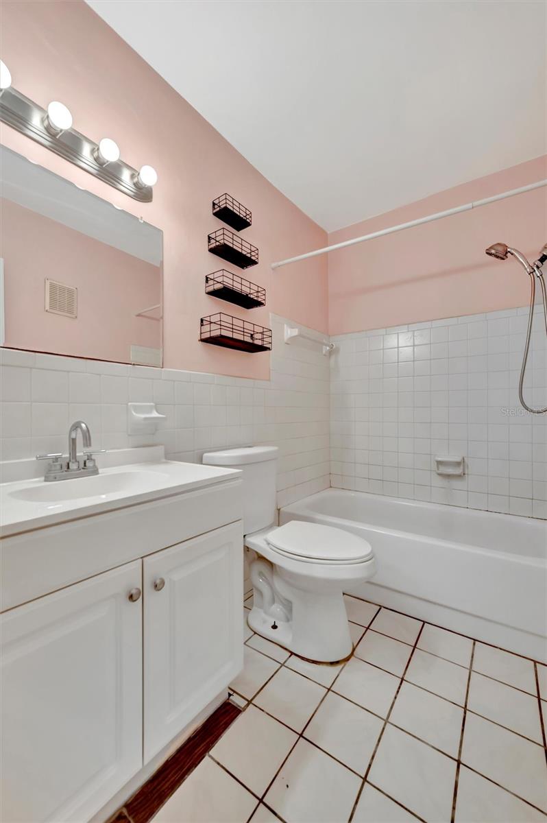 Image 19 of 21 For 2 Fernwood Avenue 16
