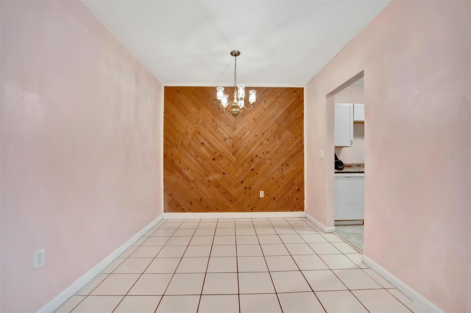 Image 7 of 21 For 2 Fernwood Avenue 16