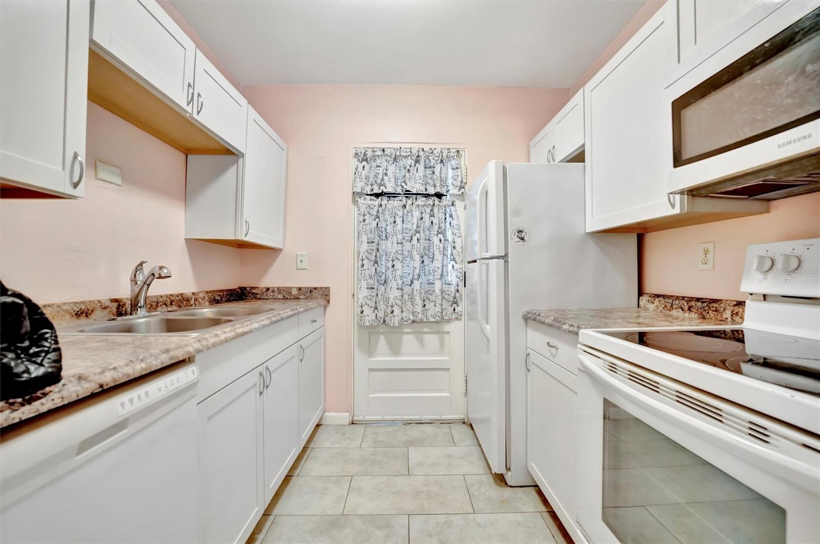 Image 9 of 21 For 2 Fernwood Avenue 16