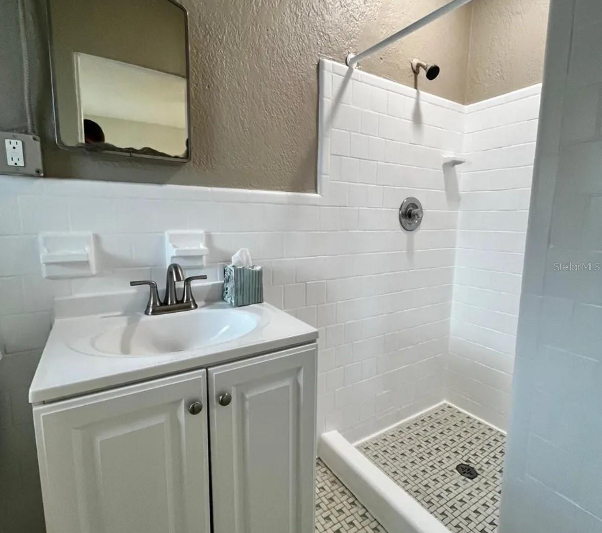 Image 6 of 7 For 707 Rosery Road Nw 3
