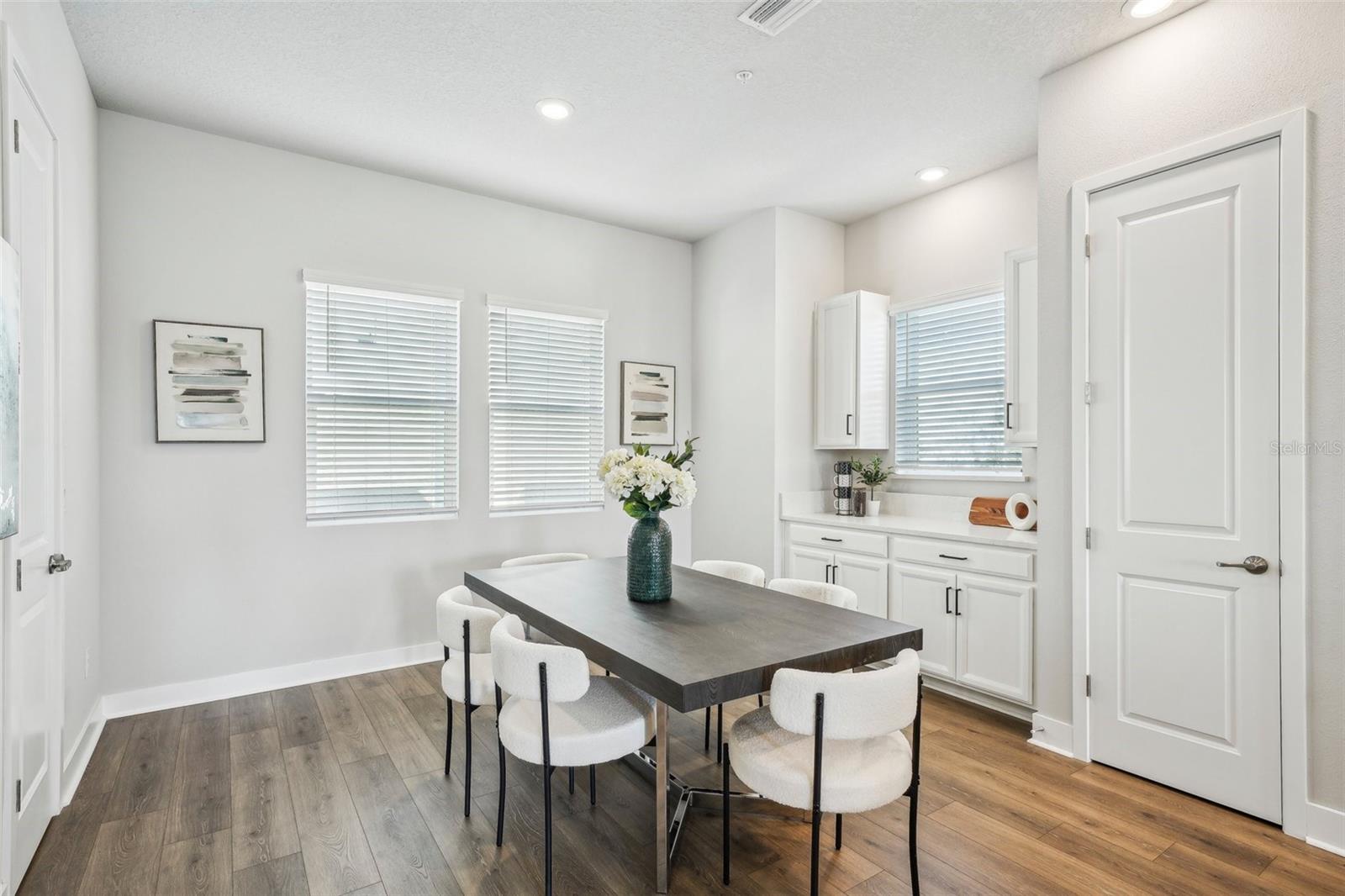 Listing photo id 9 for 2511 Grady Avenue 41