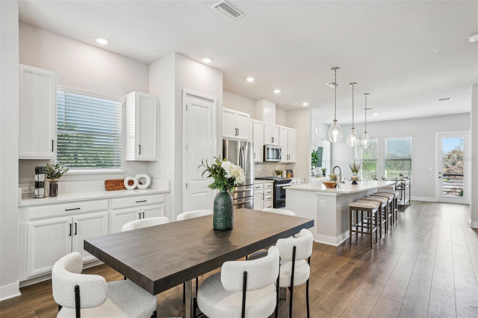 Listing photo id 11 for 2511 Grady Avenue 41