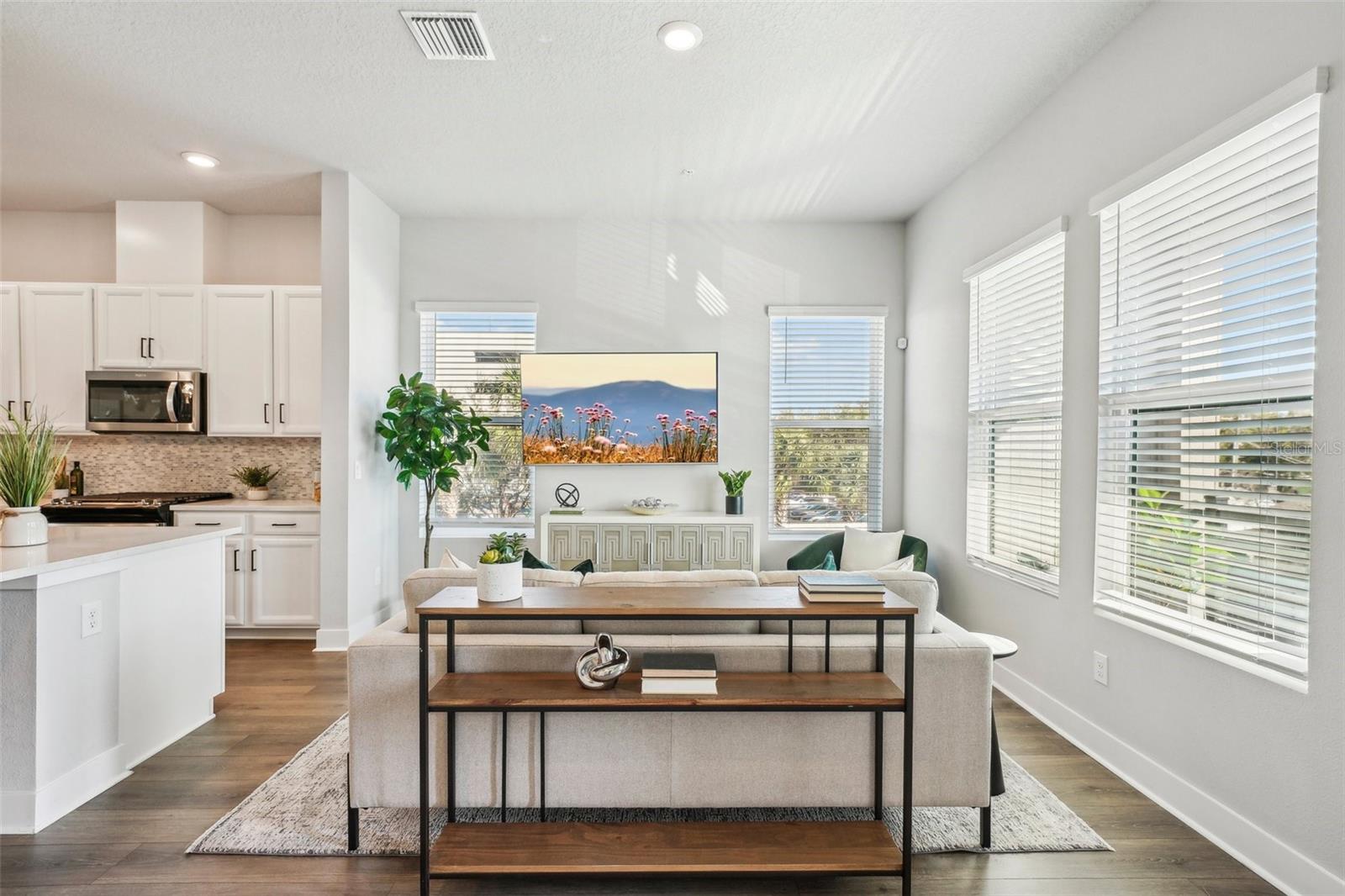 Listing photo id 18 for 2511 Grady Avenue 41