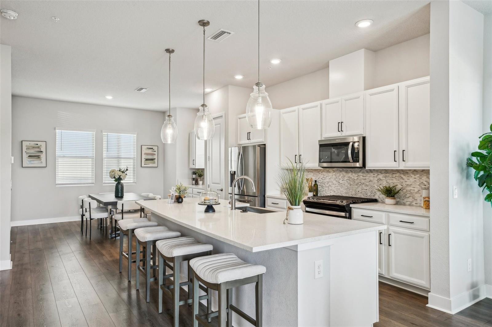 Listing photo id 20 for 2511 Grady Avenue 41