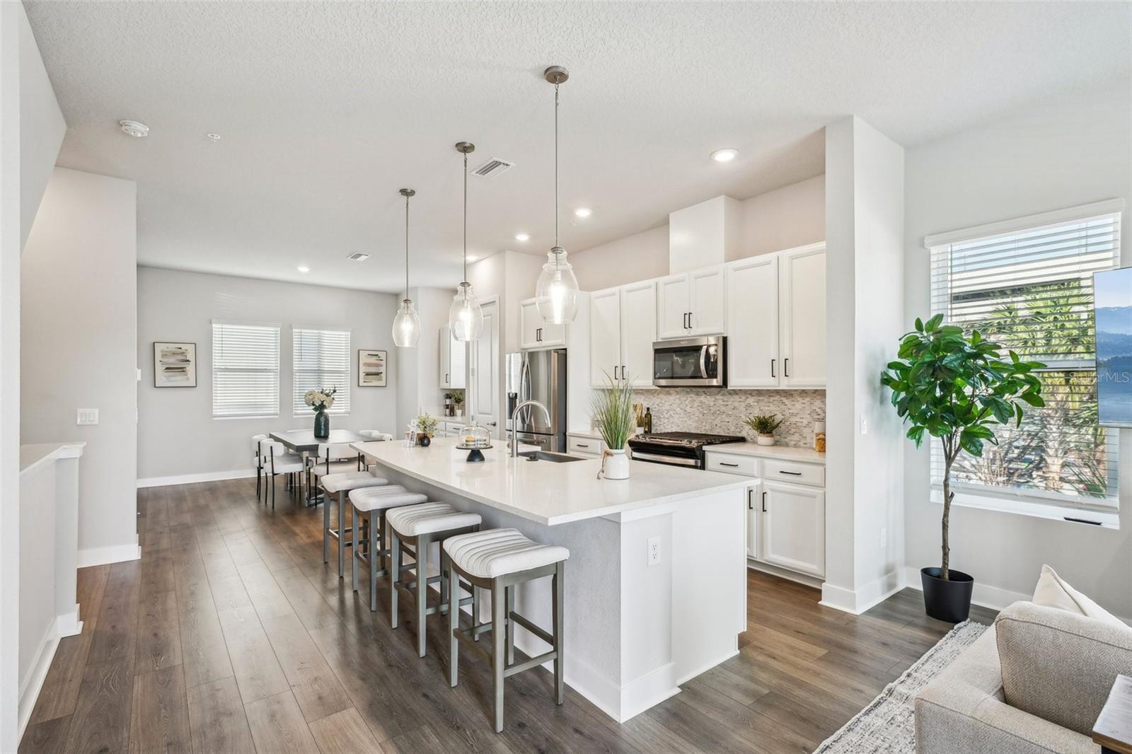 Listing photo id 21 for 2511 Grady Avenue 41