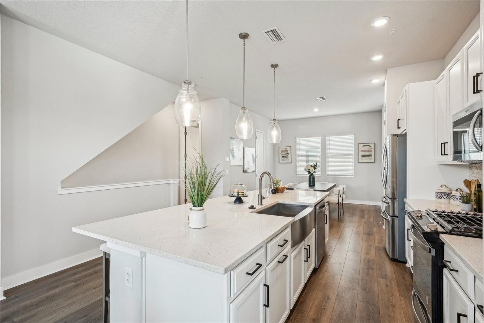 Listing photo id 22 for 2511 Grady Avenue 41