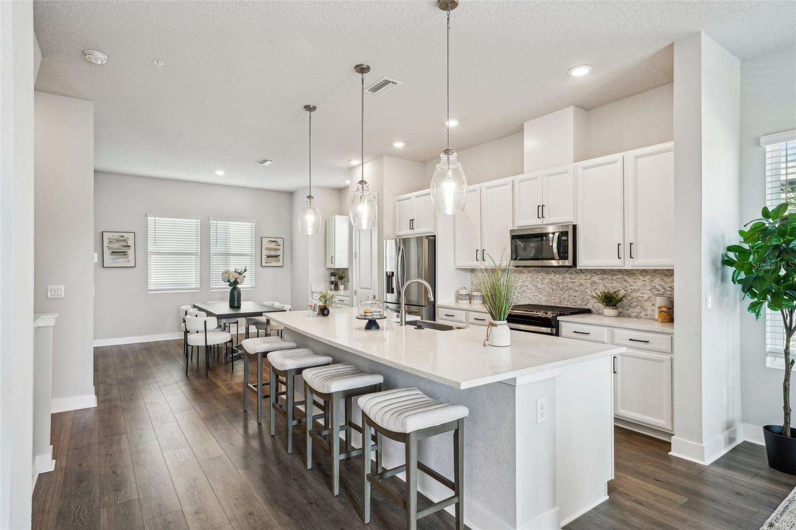 Listing photo id 24 for 2511 Grady Avenue 41