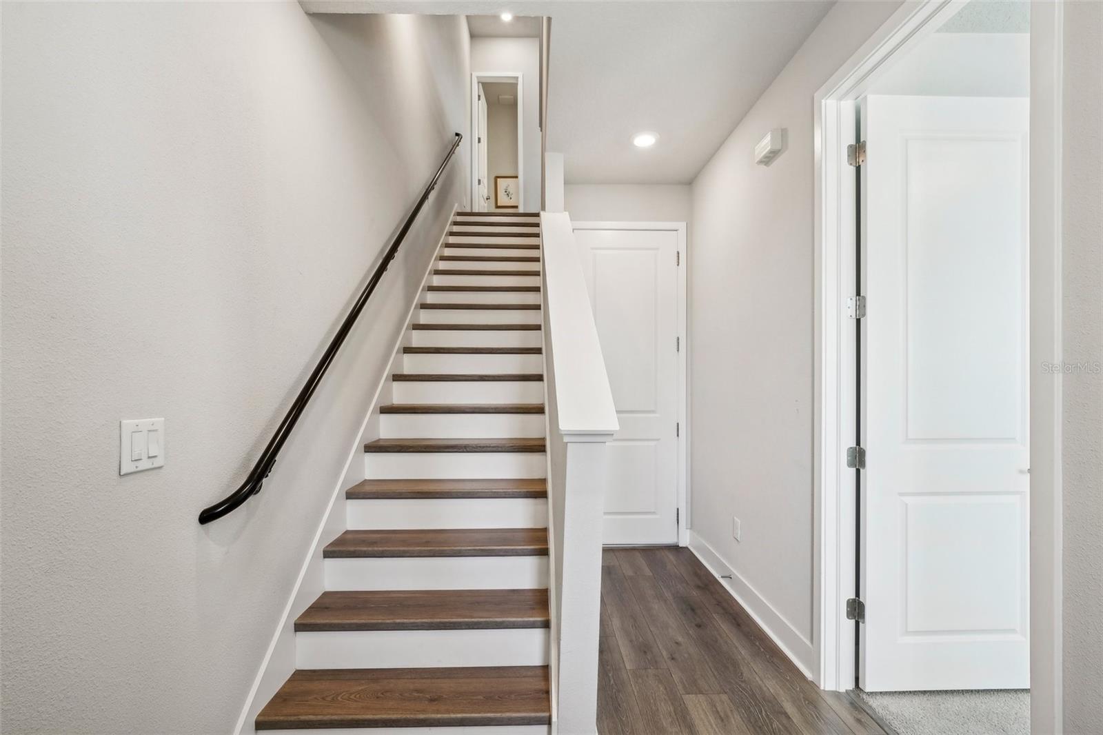 Listing photo id 30 for 2511 Grady Avenue 41
