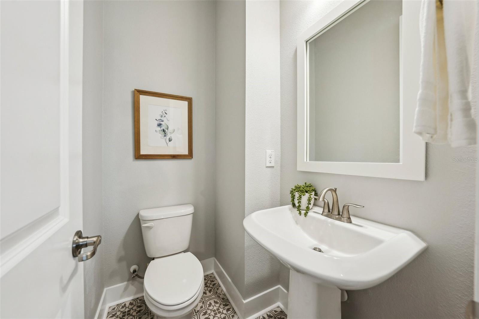 Listing photo id 33 for 2511 Grady Avenue 41