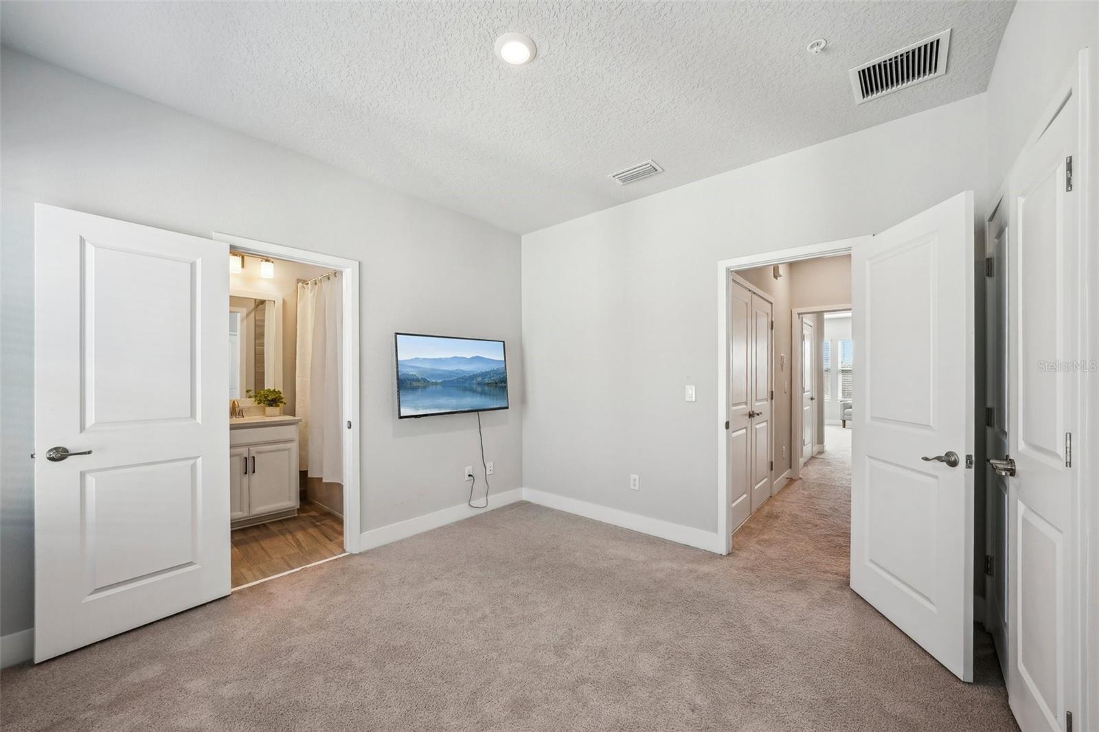 Listing photo id 35 for 2511 Grady Avenue 41