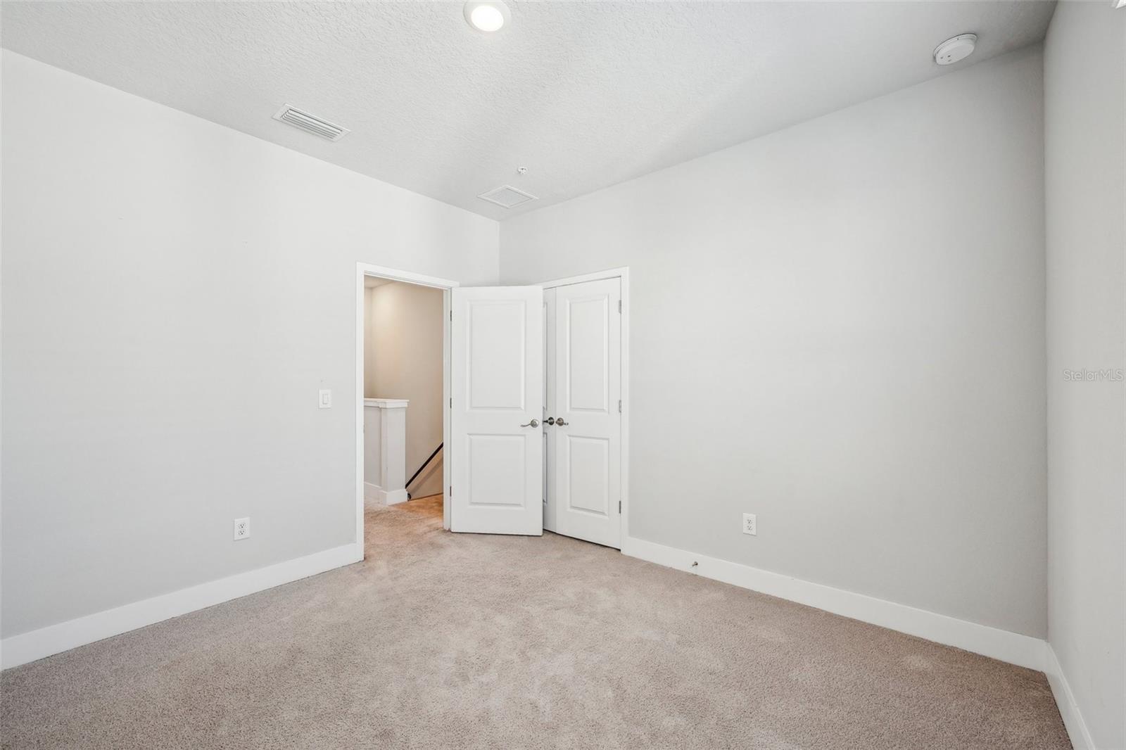 Listing photo id 36 for 2511 Grady Avenue 41