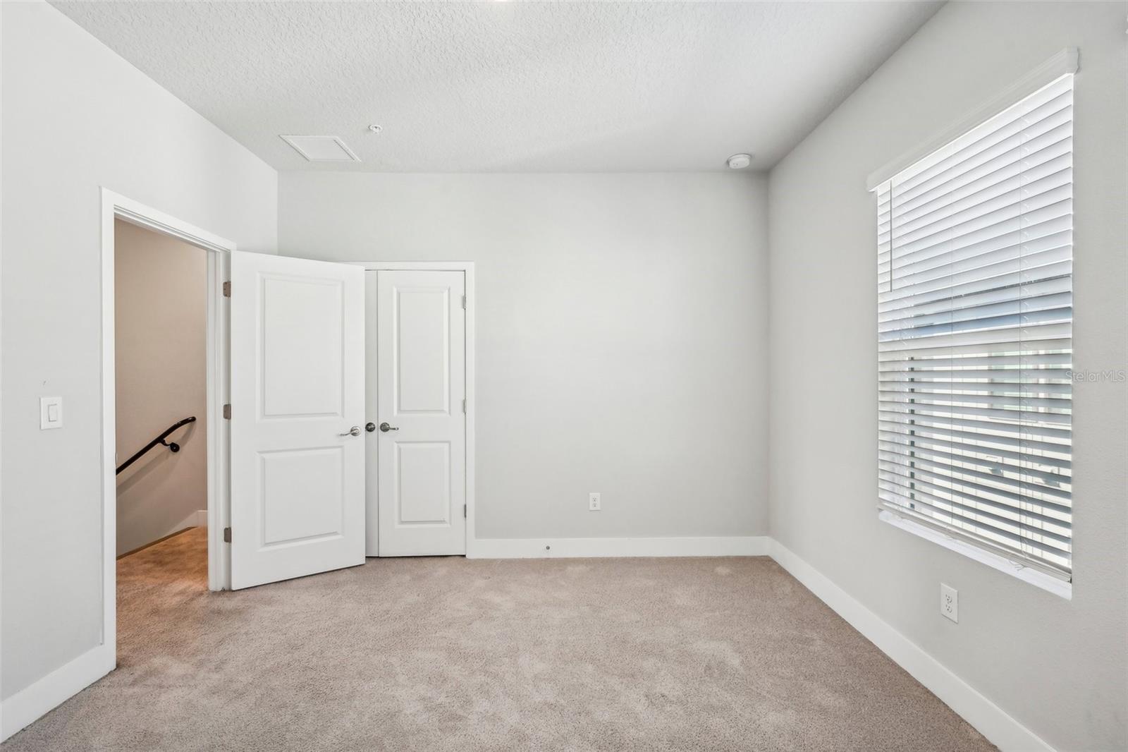 Listing photo id 37 for 2511 Grady Avenue 41