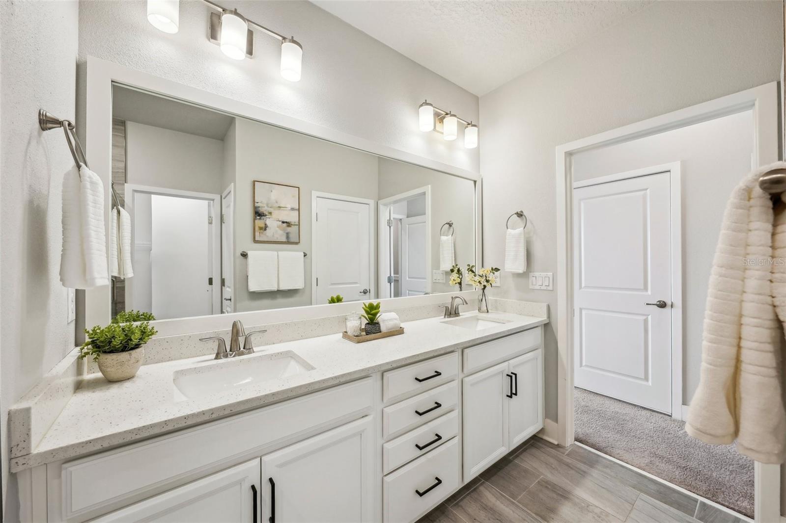 Listing photo id 45 for 2511 Grady Avenue 41