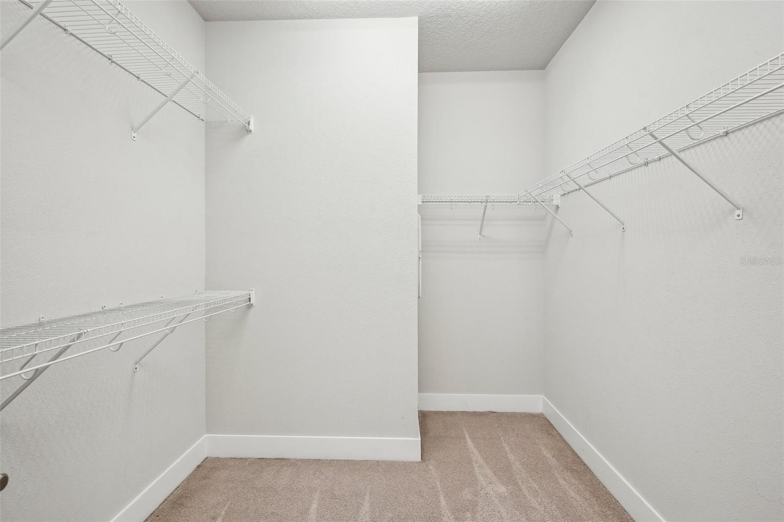 Listing photo id 46 for 2511 Grady Avenue 41