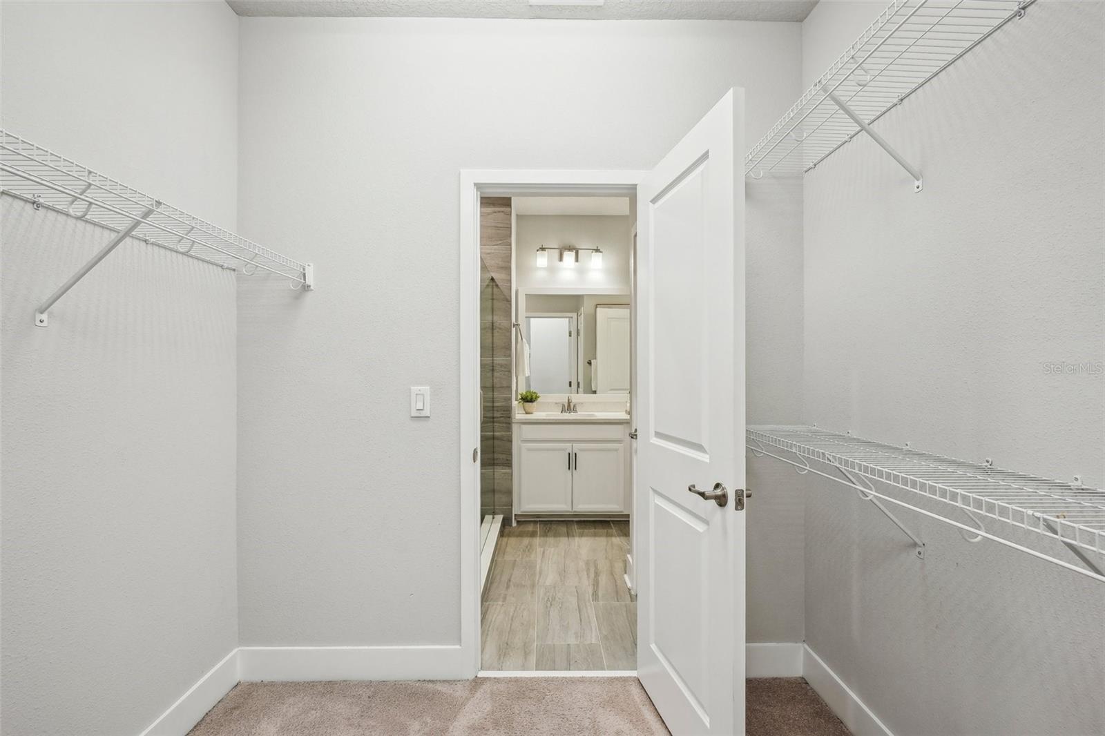 Listing photo id 47 for 2511 Grady Avenue 41