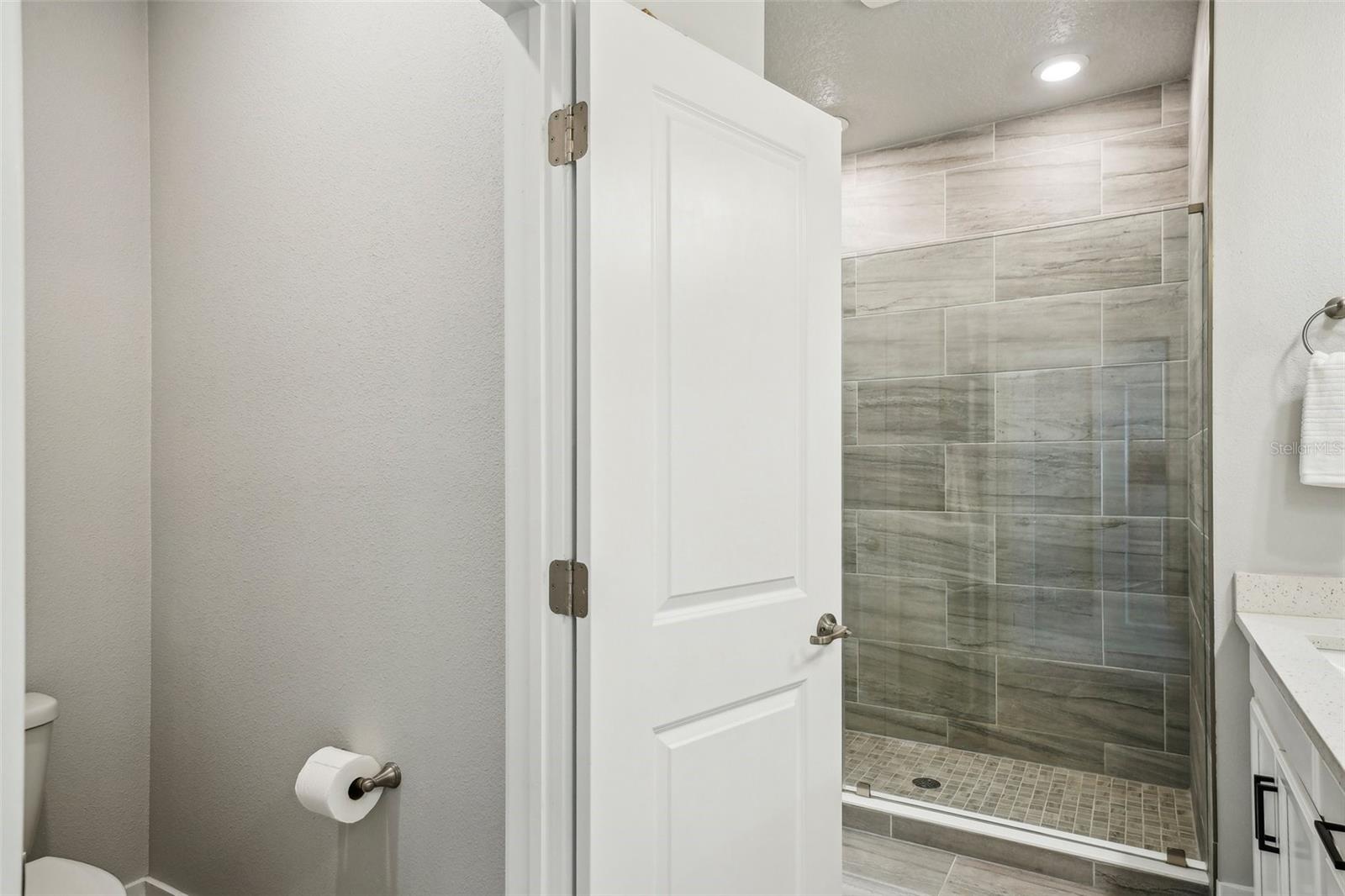 Listing photo id 48 for 2511 Grady Avenue 41