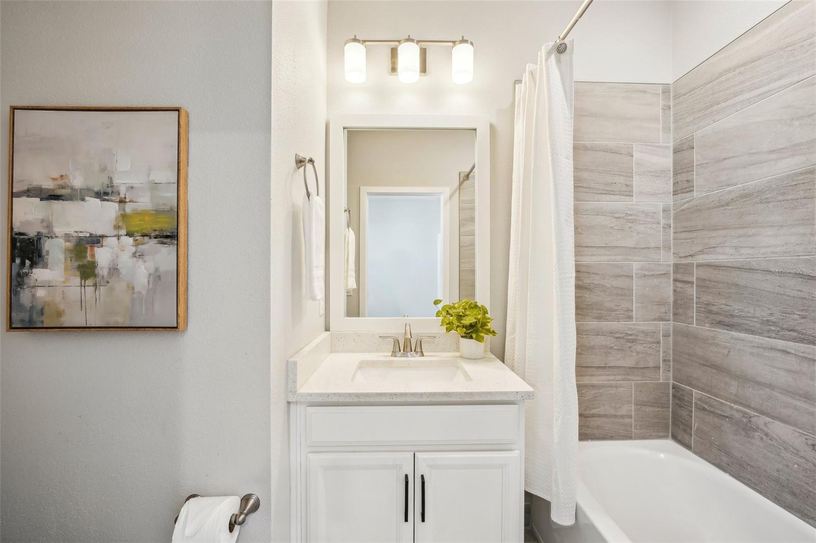 Listing photo id 49 for 2511 Grady Avenue 41