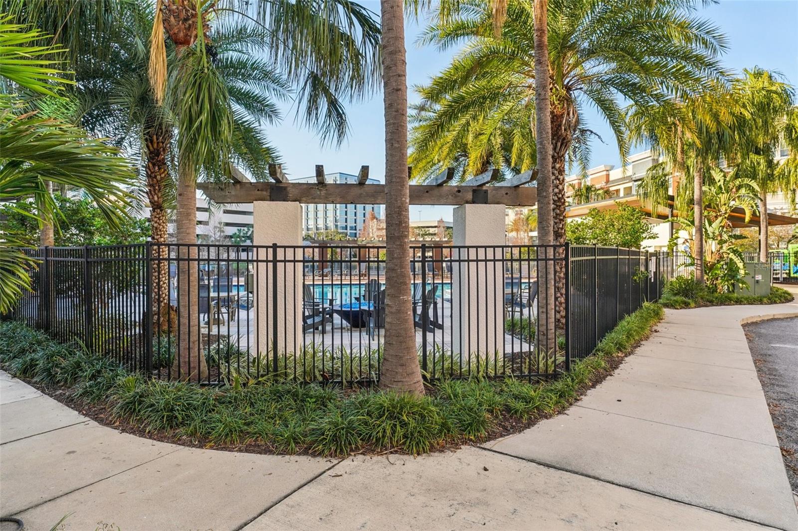 Listing photo id 57 for 2511 Grady Avenue 41