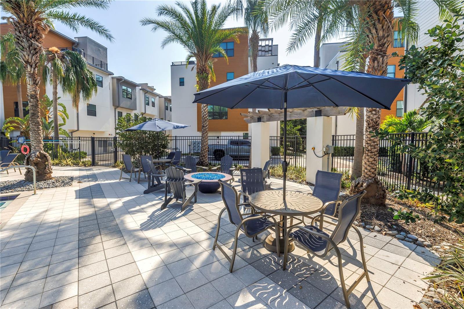 Listing photo id 59 for 2511 Grady Avenue 41