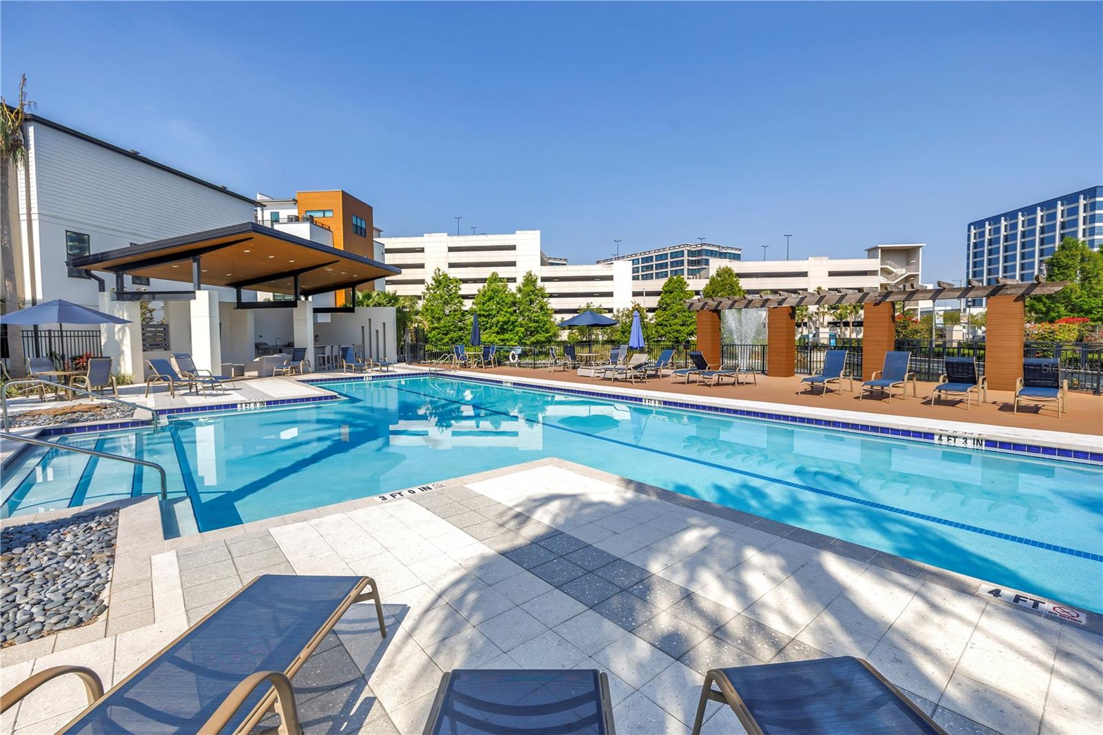 Listing photo id 61 for 2511 Grady Avenue 41