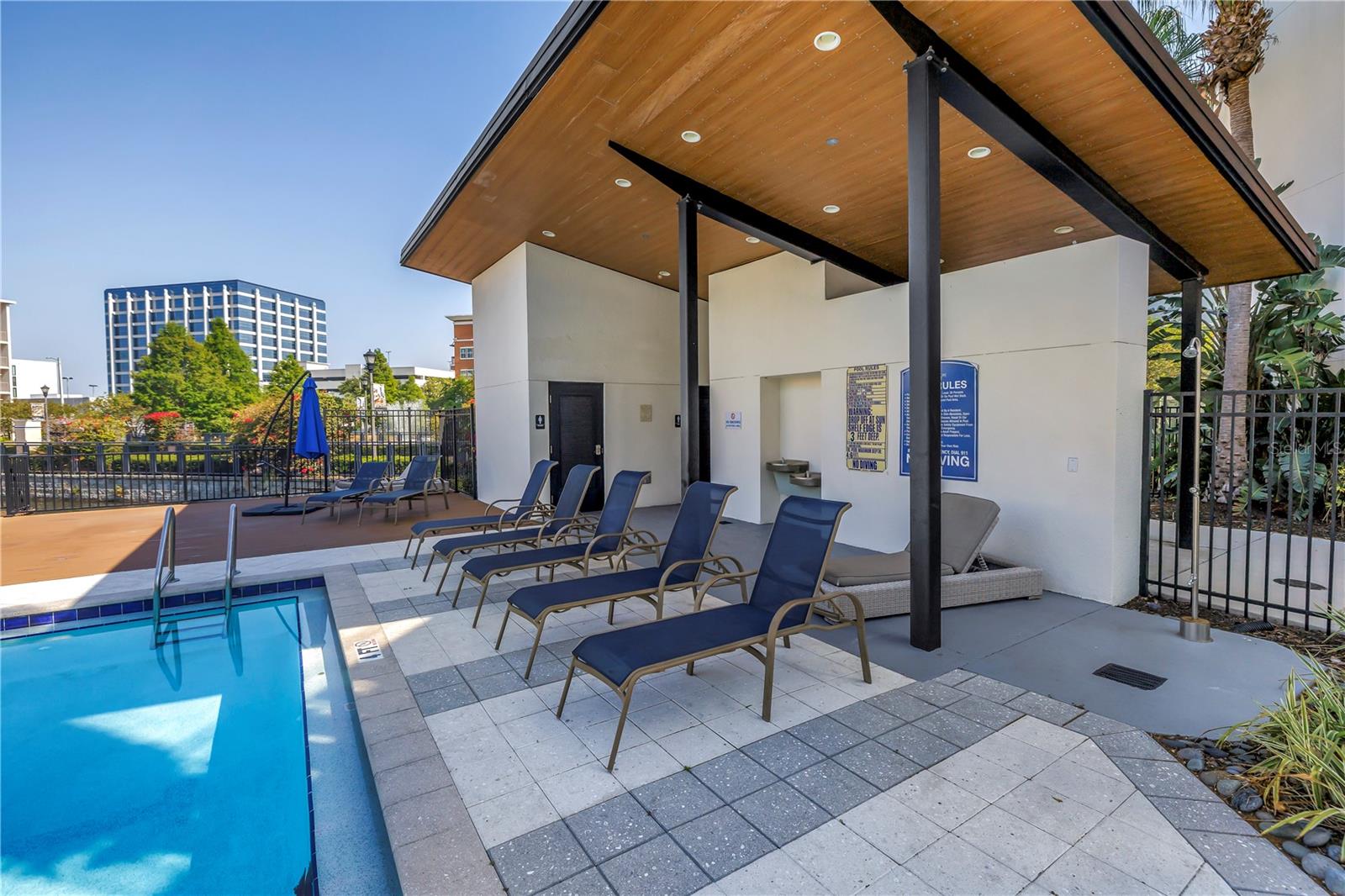 Listing photo id 62 for 2511 Grady Avenue 41