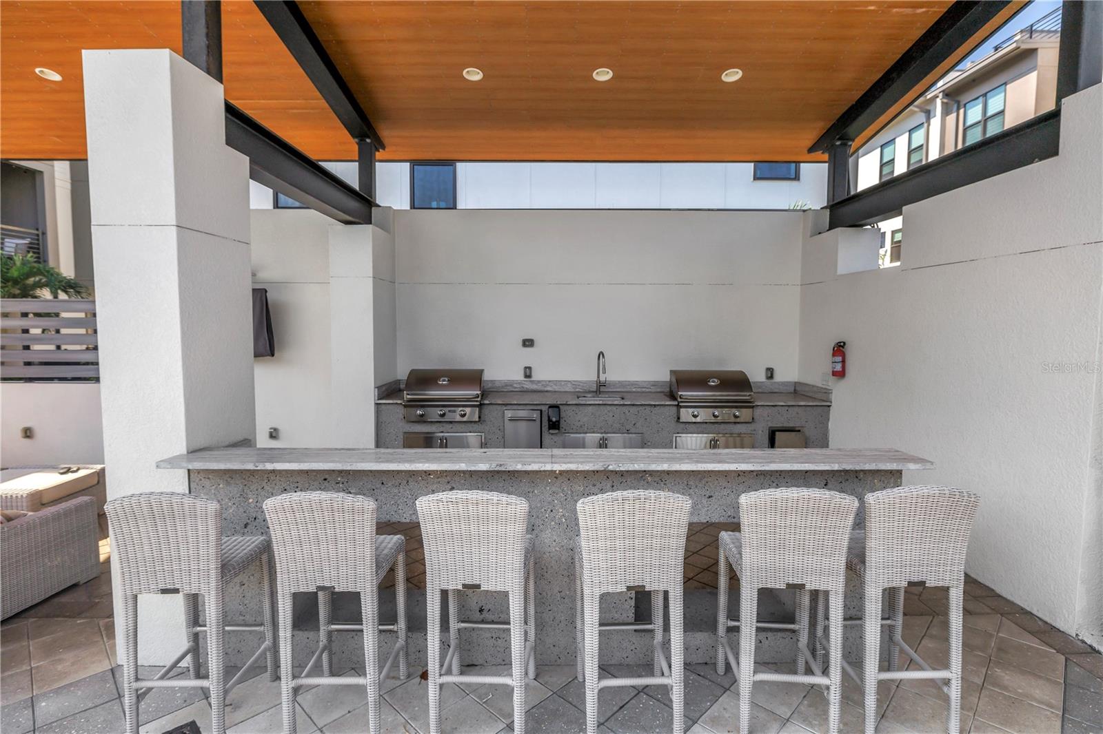 Listing photo id 67 for 2511 Grady Avenue 41