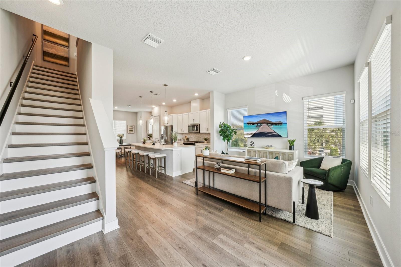 Listing photo id 5 for 2511 Grady Avenue 41