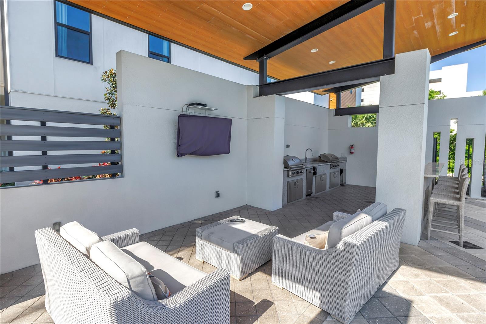 Listing photo id 71 for 2511 Grady Avenue 41