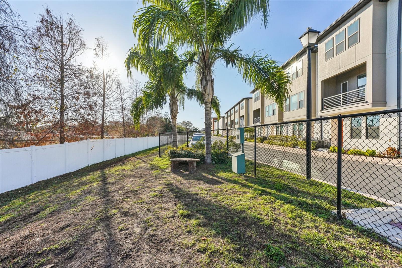 Listing photo id 73 for 2511 Grady Avenue 41