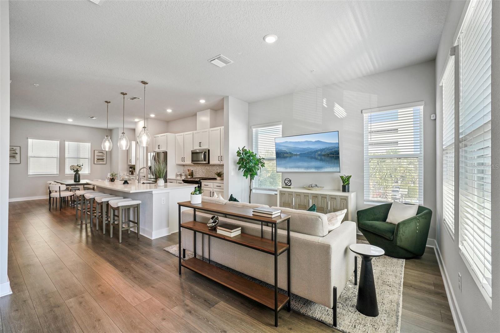 Listing photo id 6 for 2511 Grady Avenue 41