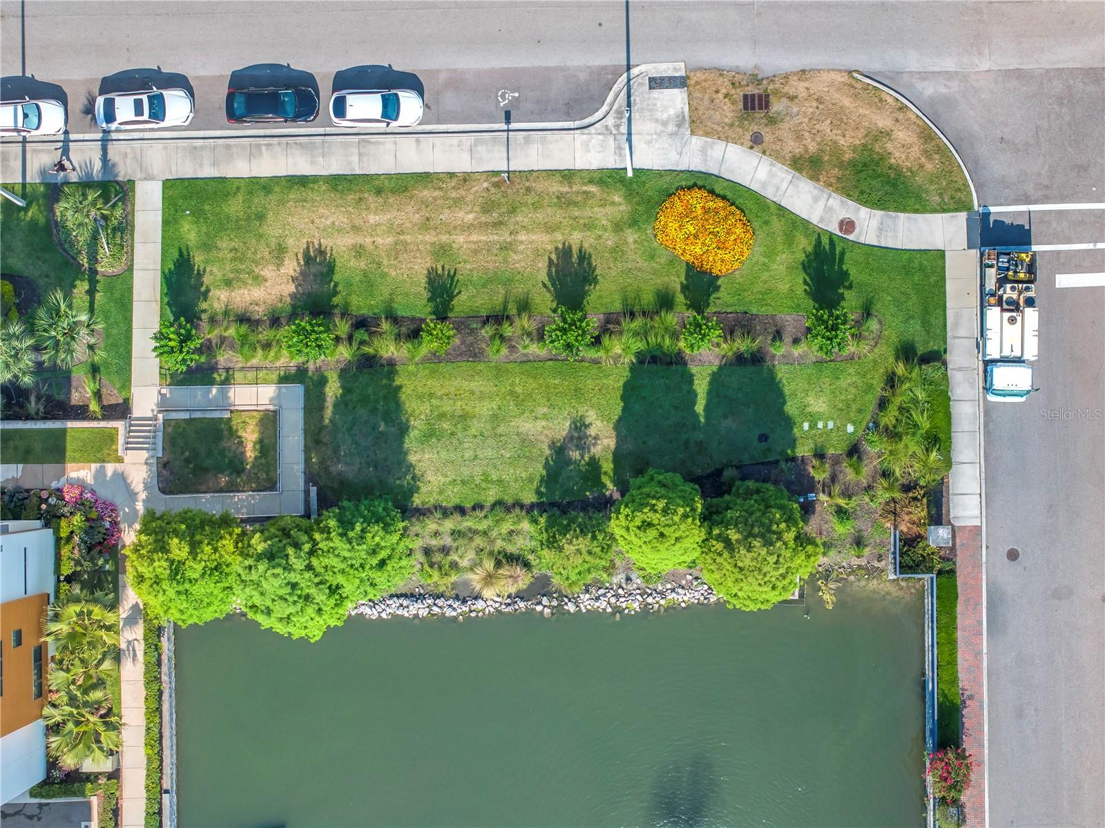 Listing photo id 83 for 2511 Grady Avenue 41