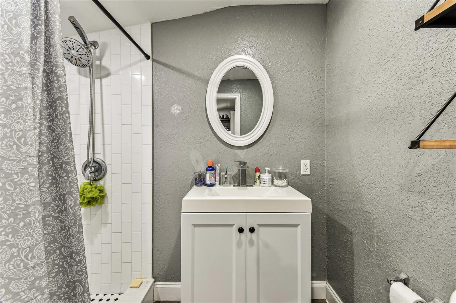 Listing photo id 10 for 4465 56th Avenue N