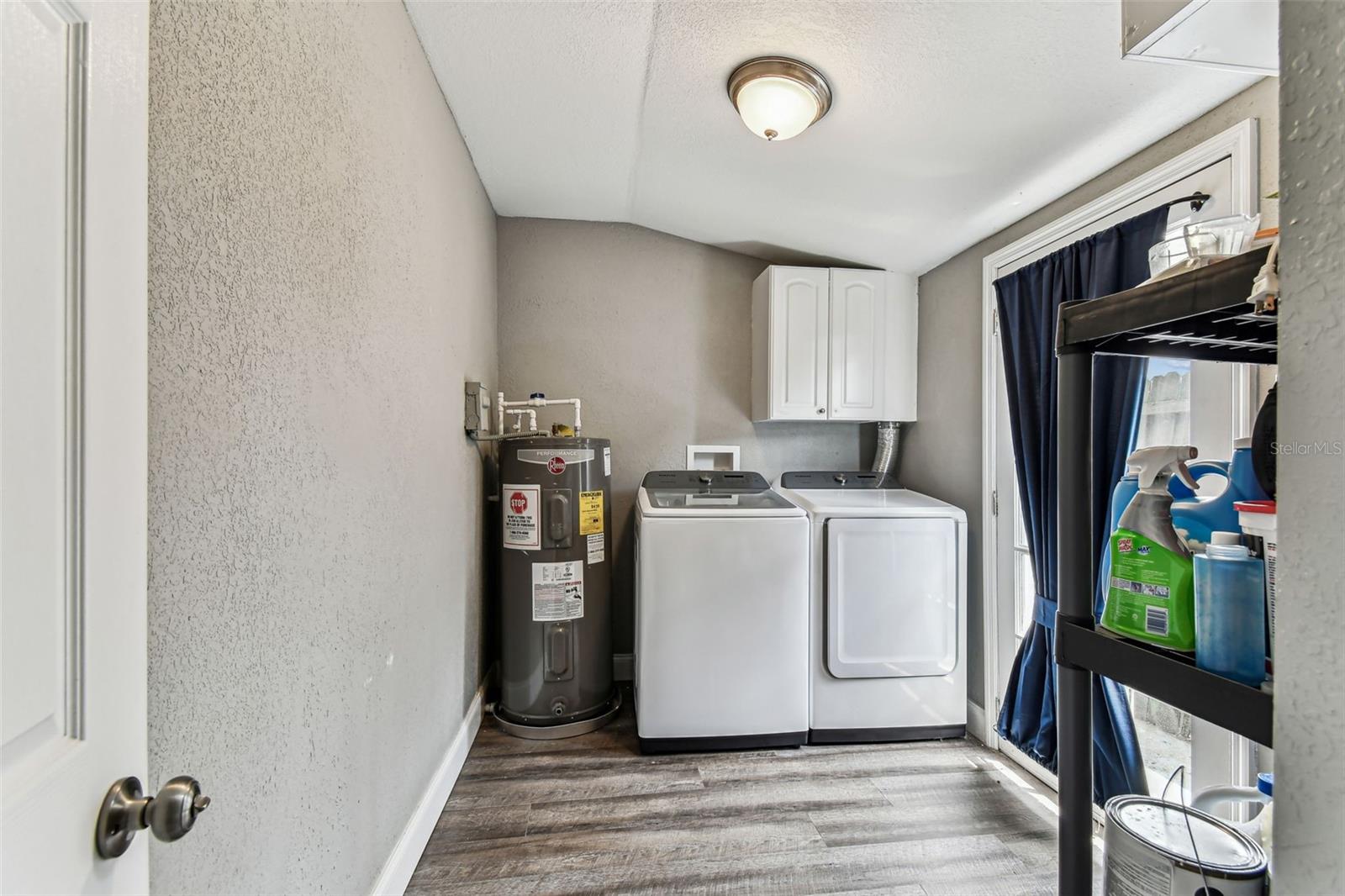 Listing photo id 13 for 4465 56th Avenue N
