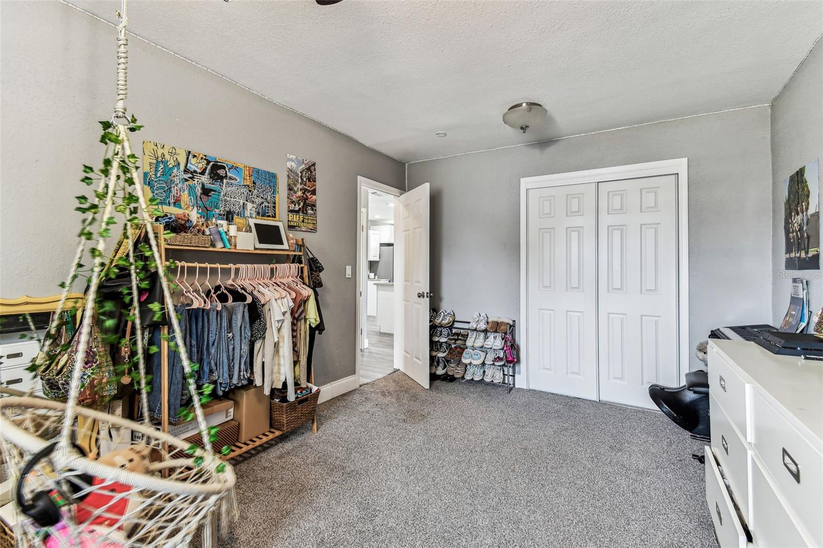 Listing photo id 15 for 4465 56th Avenue N
