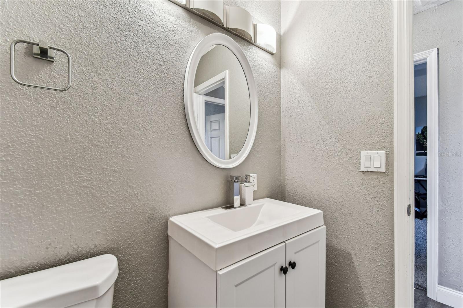 Listing photo id 17 for 4465 56th Avenue N