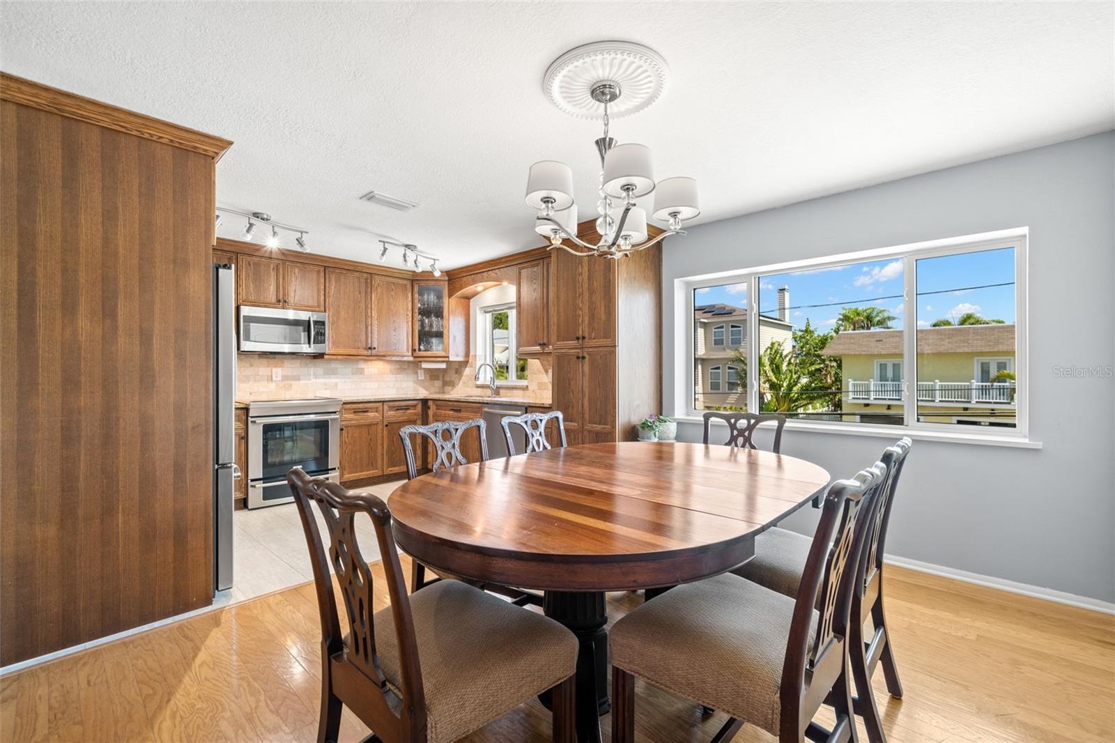 Listing photo id 12 for 261 Kentucky Avenue