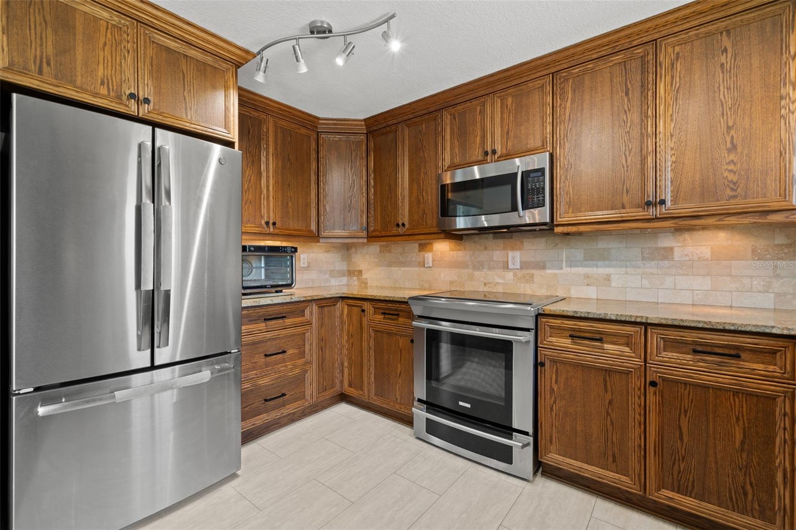 Listing photo id 16 for 261 Kentucky Avenue
