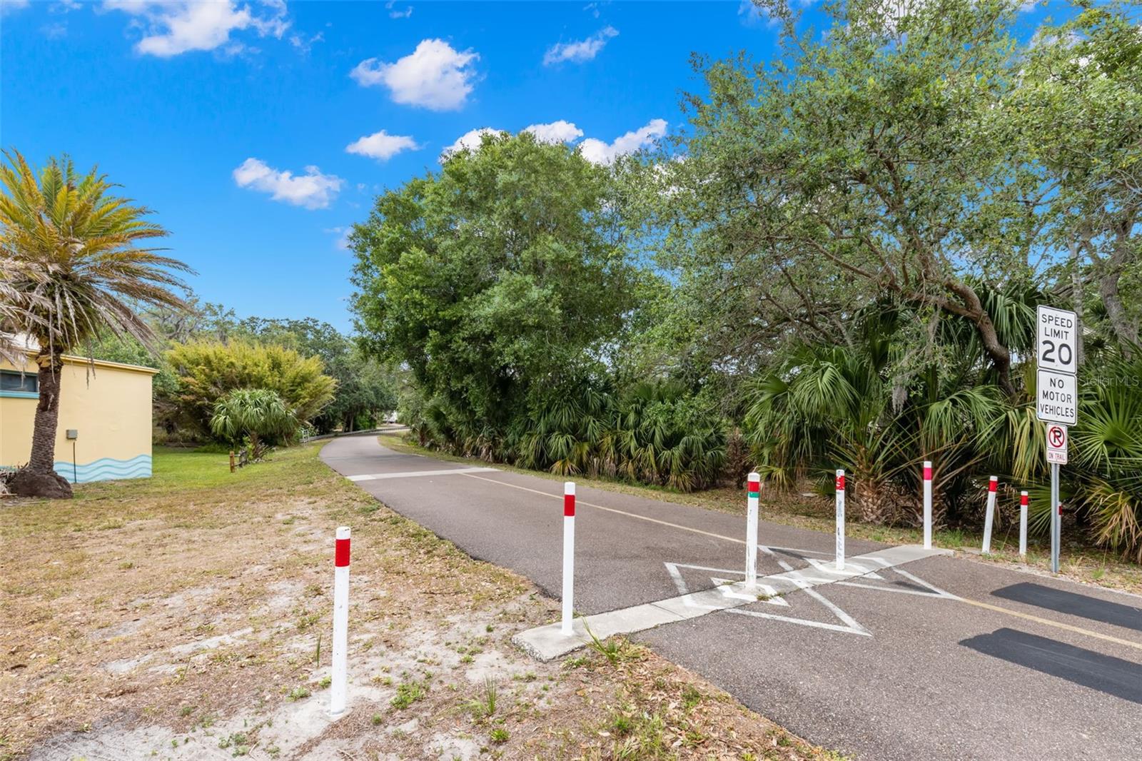 Listing photo id 48 for 261 Kentucky Avenue