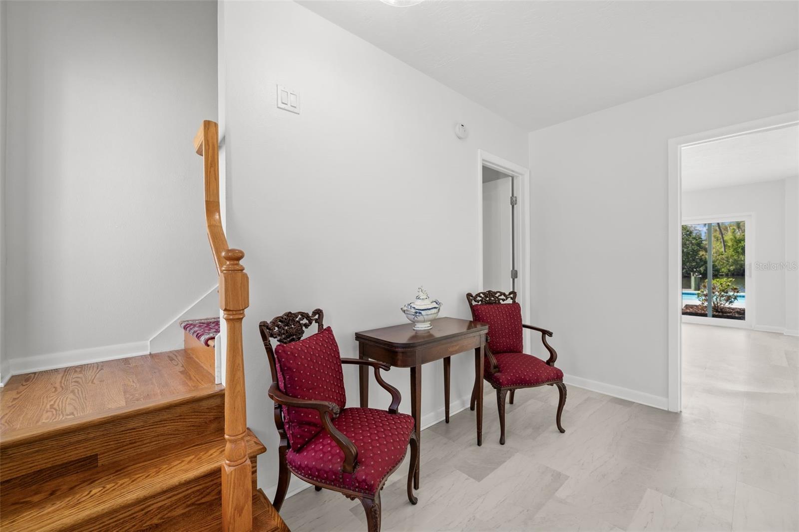 Listing photo id 4 for 261 Kentucky Avenue