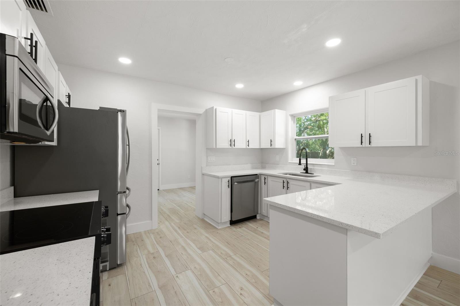 Image 7 of 25 For 2157 20th Avenue Sw