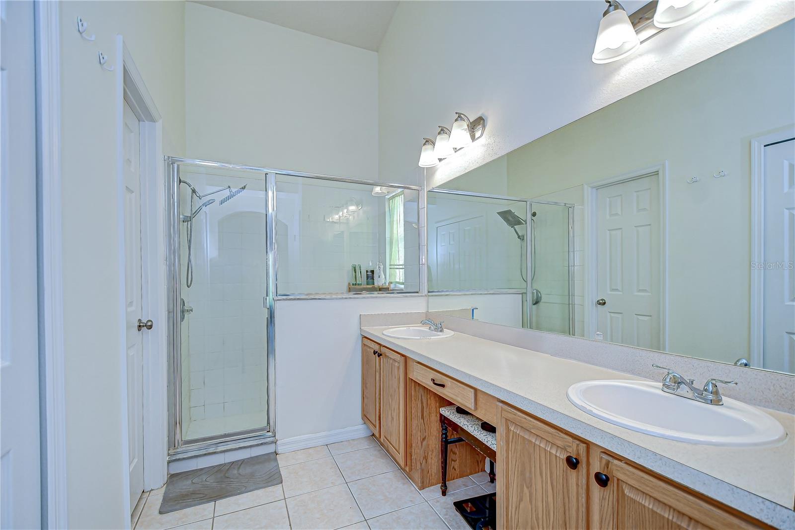 Image 17 of 38 For 7107 Colonial Lake Dr