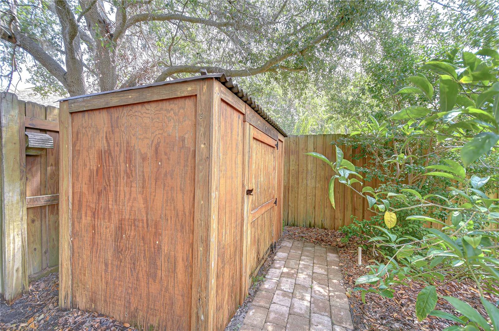 Image 4 of 38 For 7107 Colonial Lake Dr
