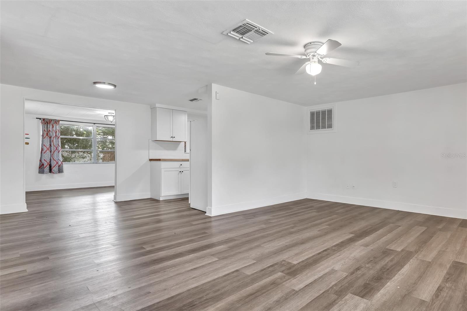 Image 6 of 26 For 4348 Shoreline Drive
