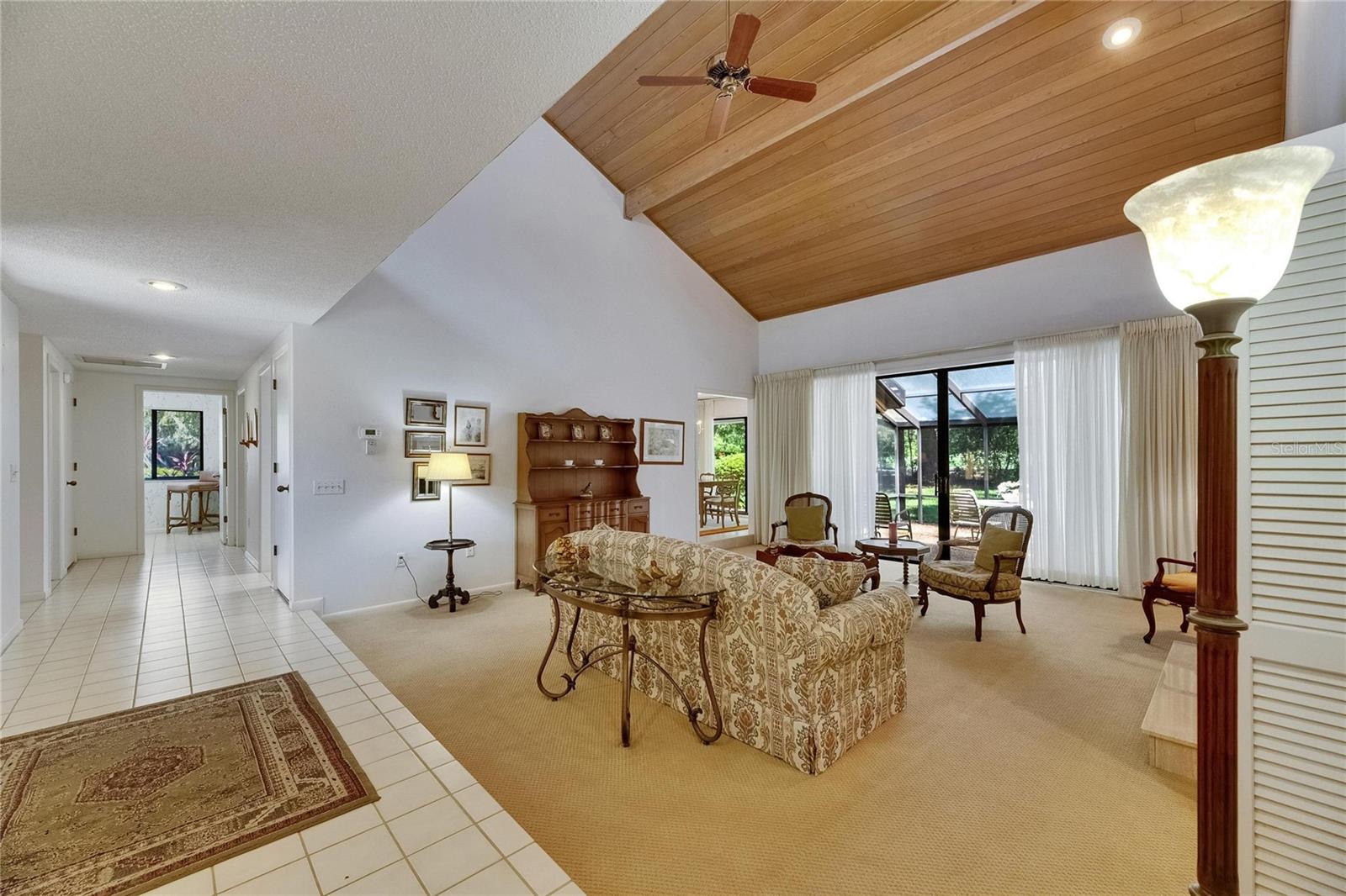 Listing photo id 10 for 29903 Baywood Lane
