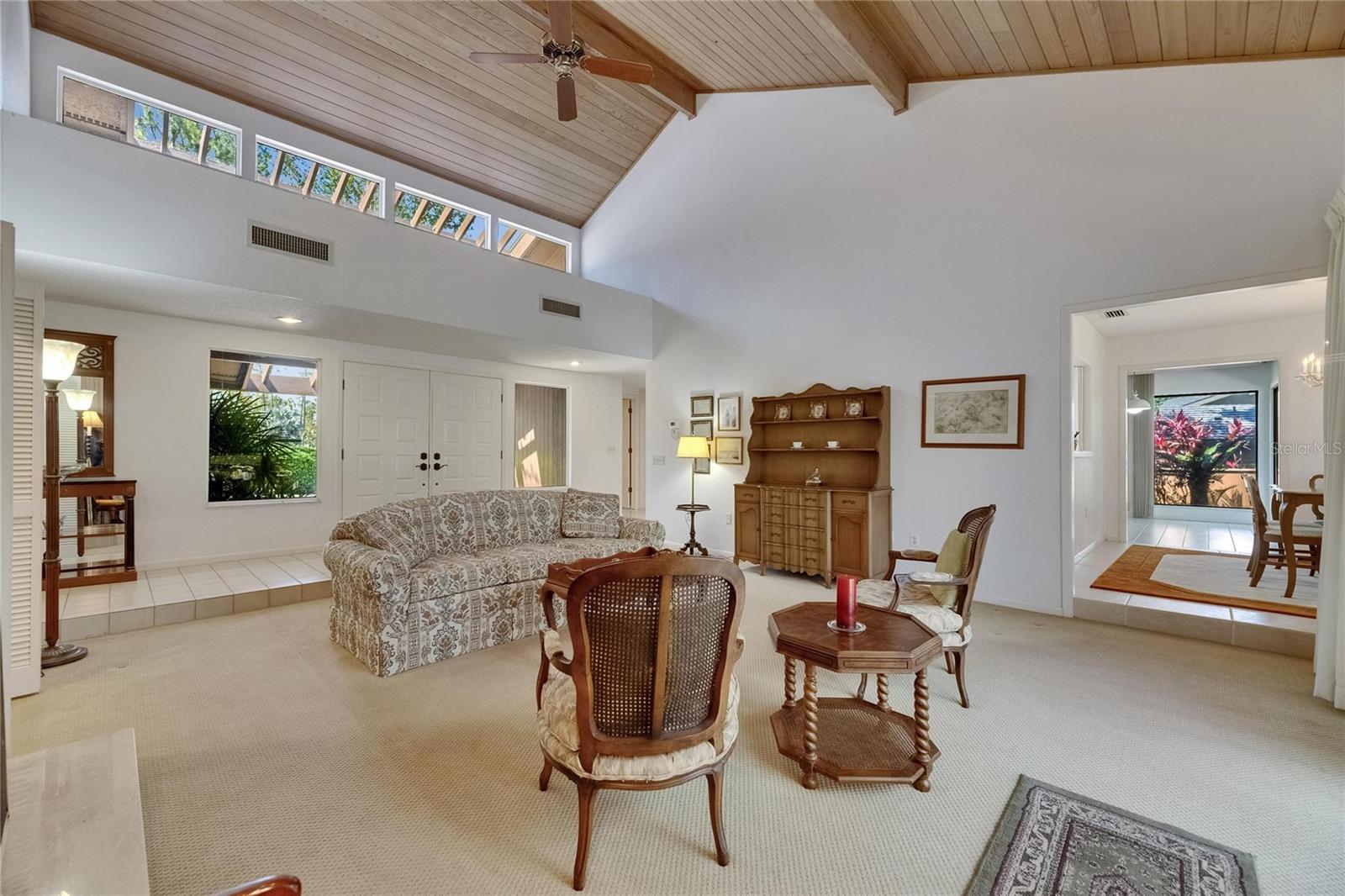 Listing photo id 11 for 29903 Baywood Lane